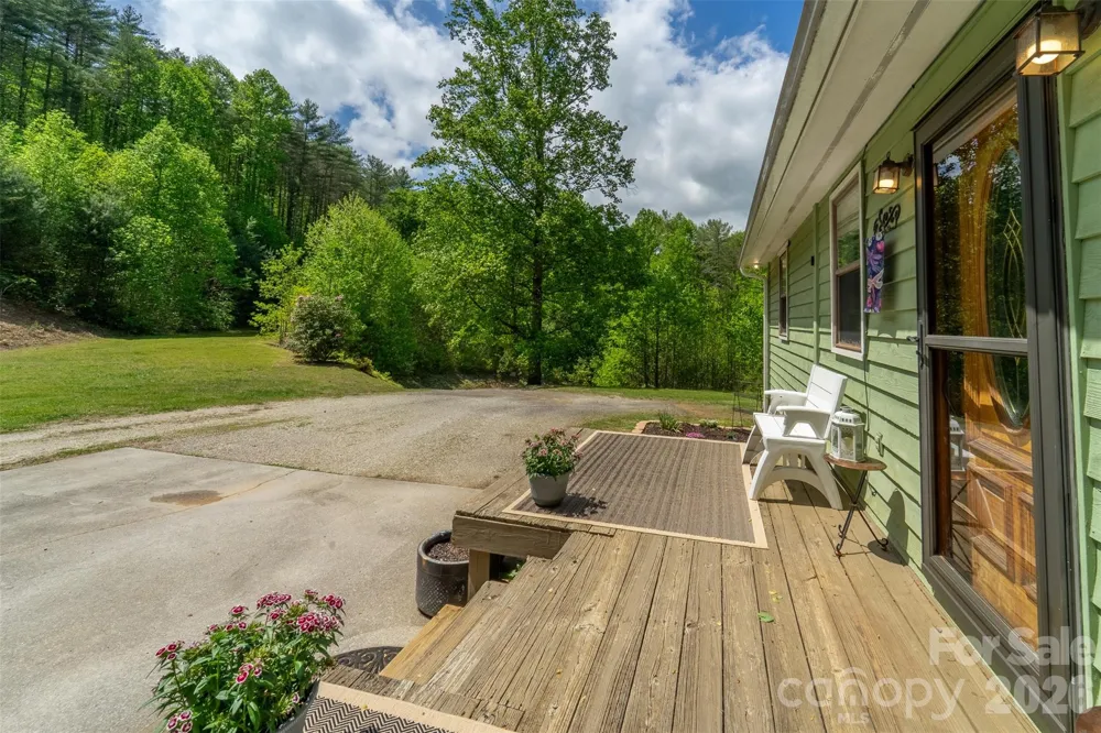 1364 Atoah Road Robbinsville, NC 28771