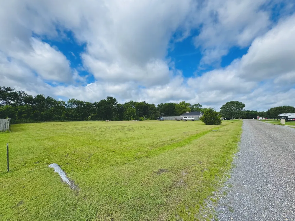 271 County Road 4443 Trenton, TX 75490