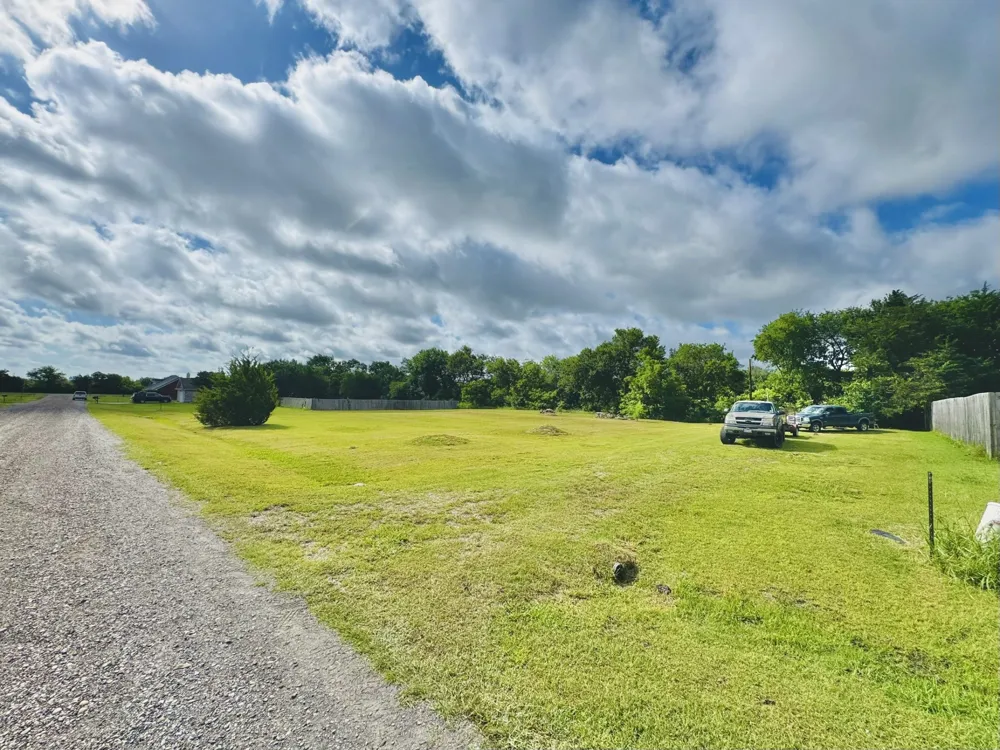 271 County Road 4443 Trenton, TX 75490