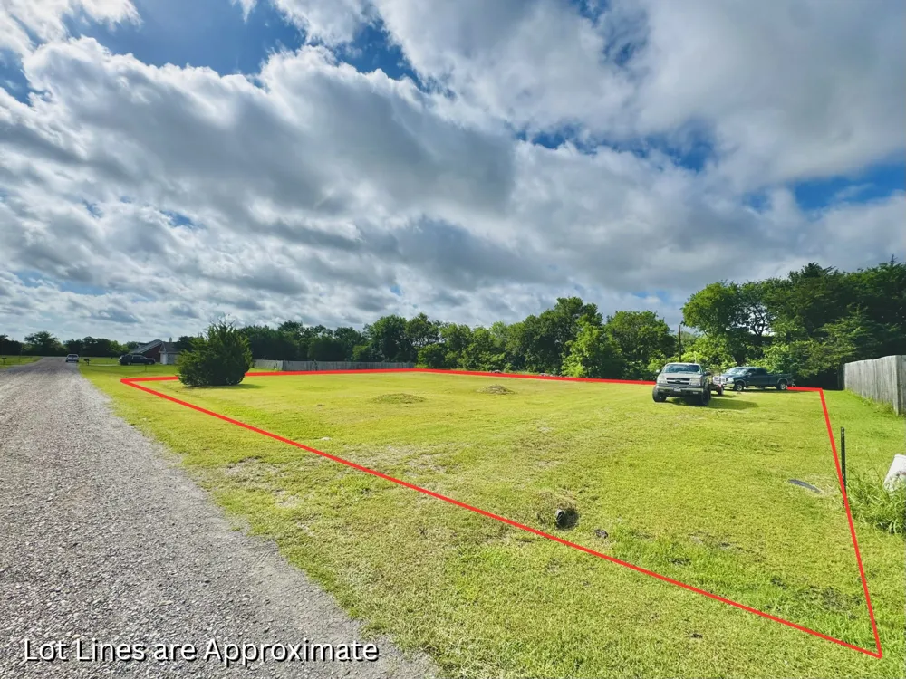 271 County Road 4443 Trenton, TX 75490