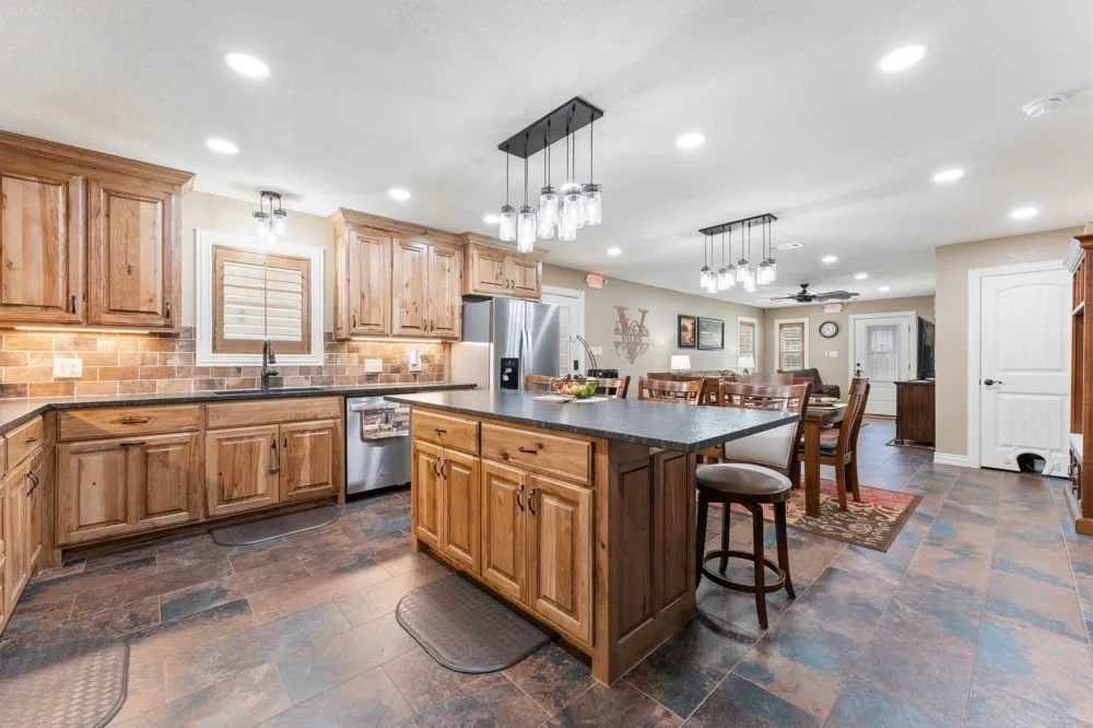 8910 Fm 779 Alba, TX 75410