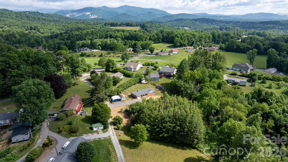 35 Glendale Drive Spruce Pine, NC 28777