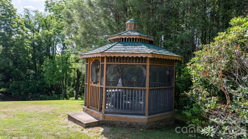 35 Glendale Drive Spruce Pine, NC 28777