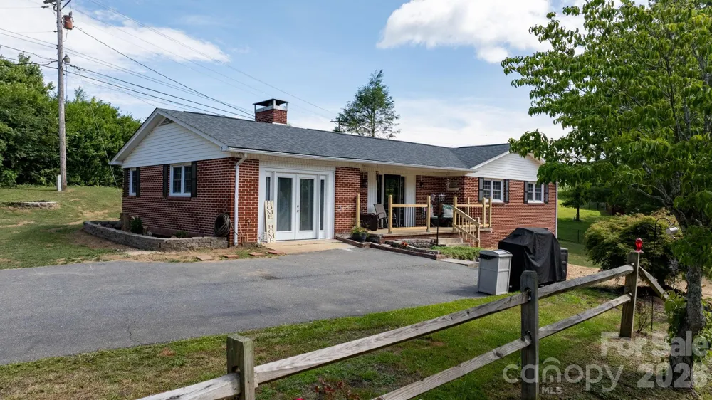 35 Glendale Drive Spruce Pine, NC 28777