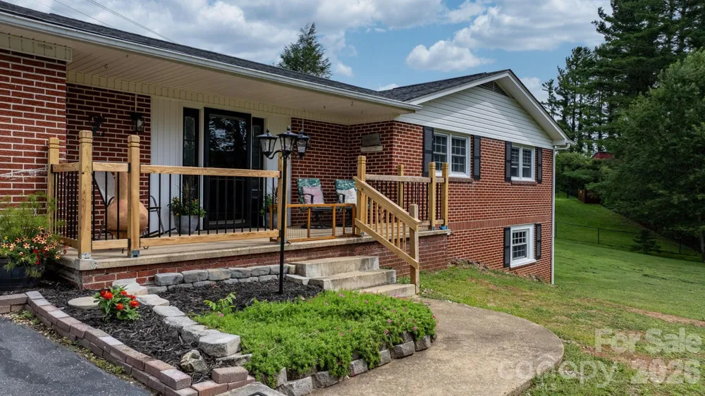 35 Glendale Drive Spruce Pine, NC 28777