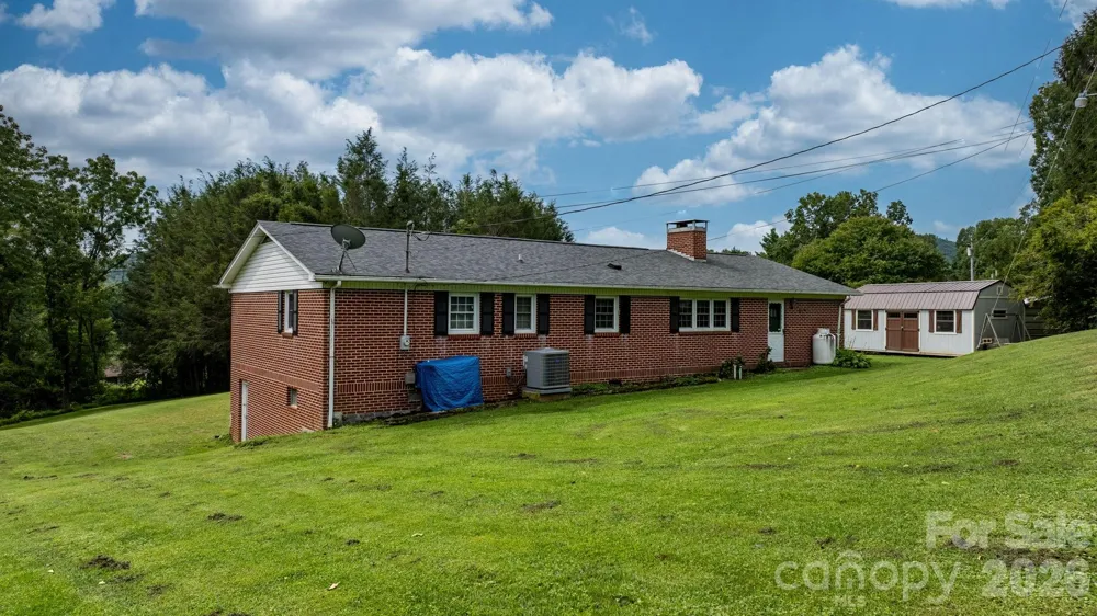 35 Glendale Drive Spruce Pine, NC 28777