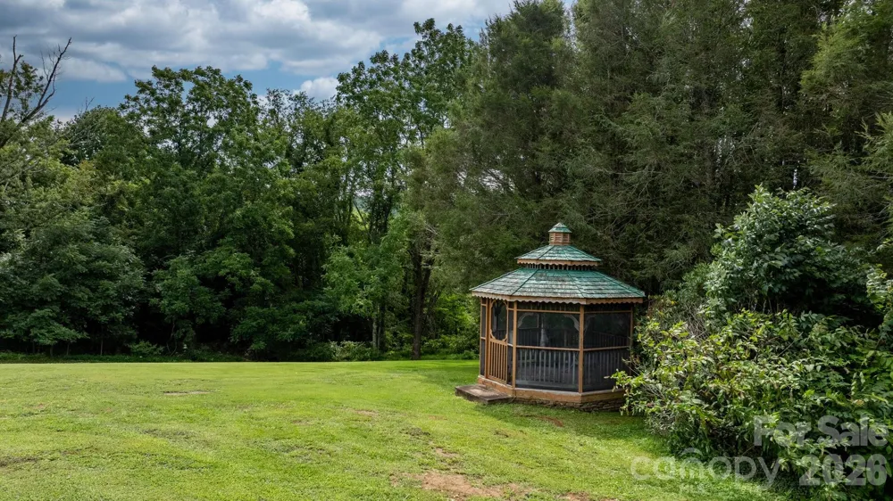 35 Glendale Drive Spruce Pine, NC 28777