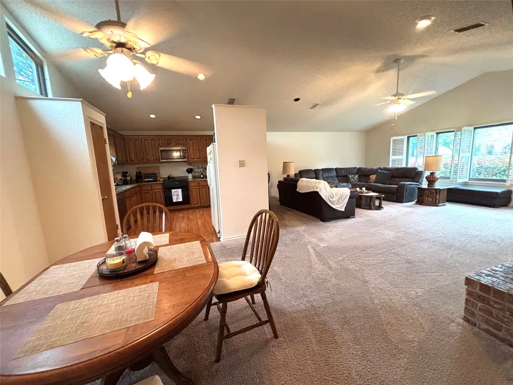 10725 Legg Drive Kemp, TX 75143
