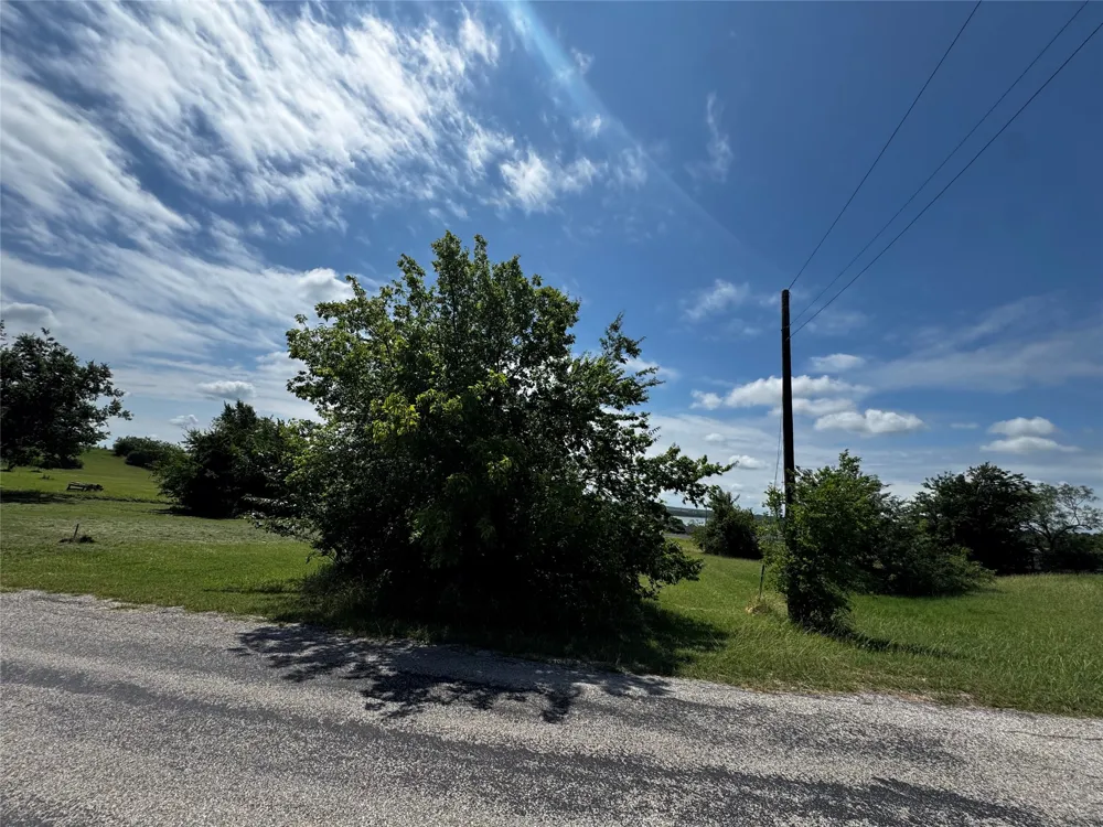 225 Half Moon Way Runaway Bay, TX 76426