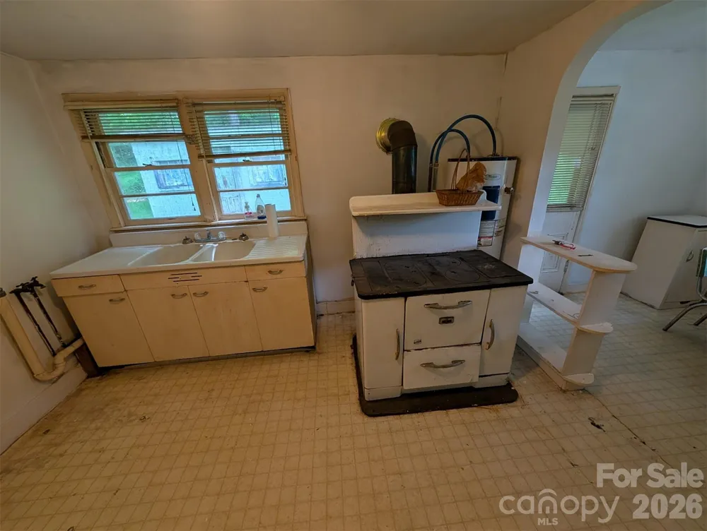 1327 NC 80 Highway Bakersville, NC 28705