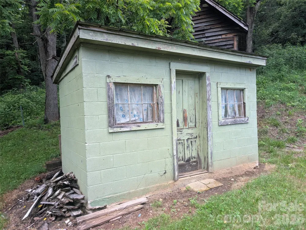 1327 NC 80 Highway Bakersville, NC 28705