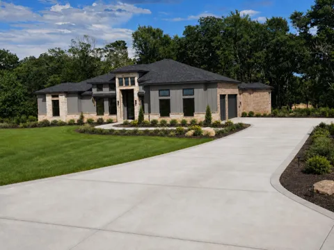 9646 Lakeside Oaks Drive