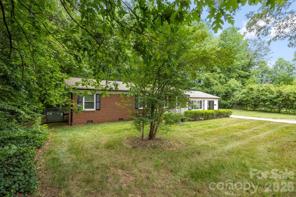 611 W Lewis Street Dallas, NC 28034