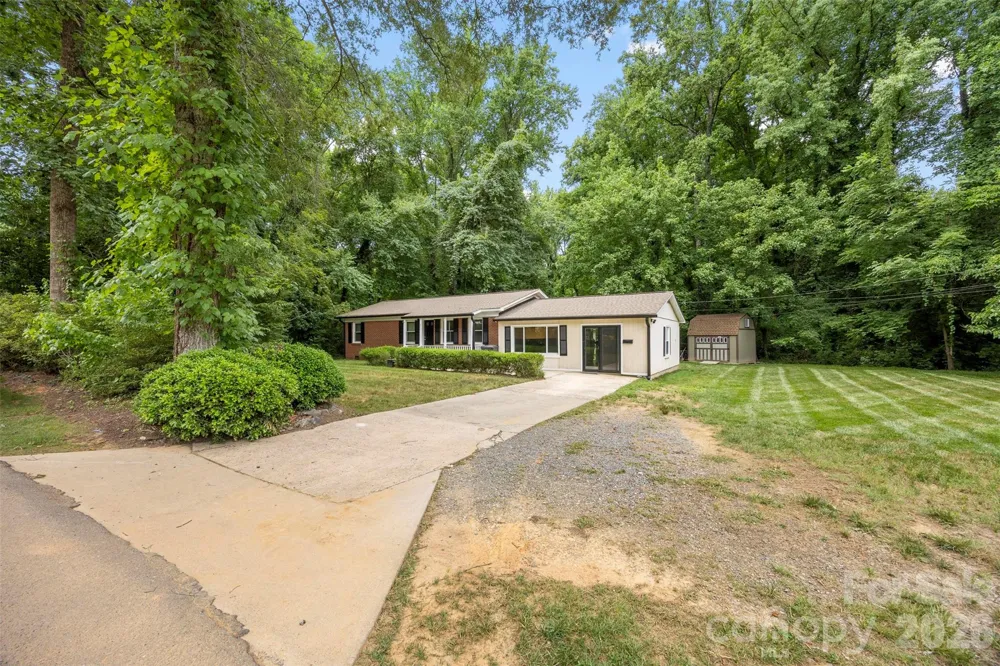611 W Lewis Street Dallas, NC 28034