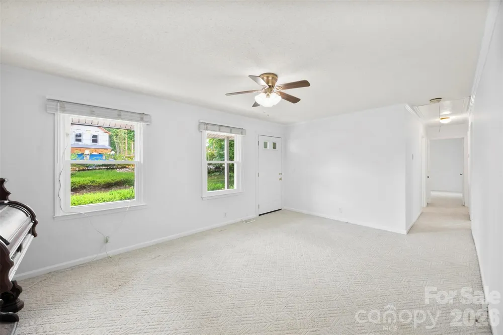 611 W Lewis Street Dallas, NC 28034
