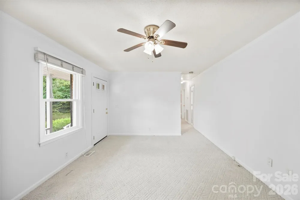 611 W Lewis Street Dallas, NC 28034