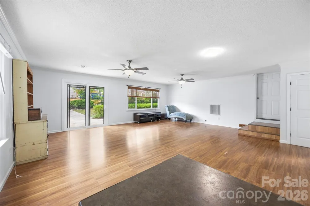 611 W Lewis Street Dallas, NC 28034