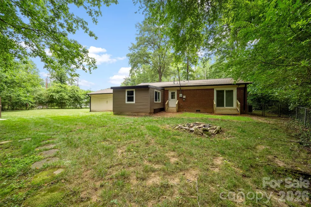 611 W Lewis Street Dallas, NC 28034