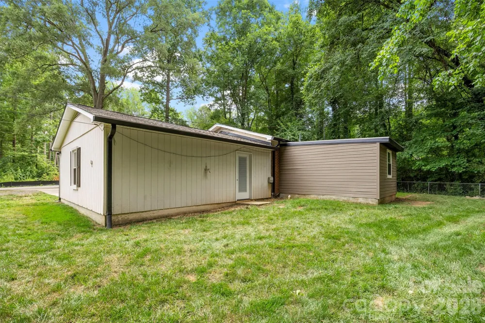 611 W Lewis Street Dallas, NC 28034
