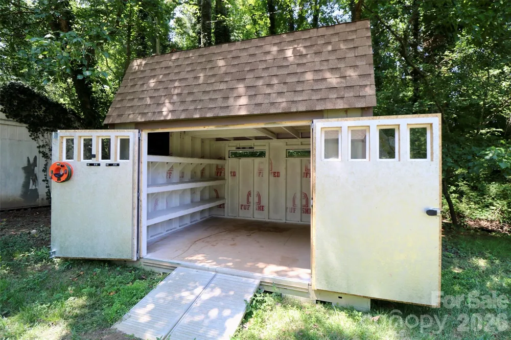 611 W Lewis Street Dallas, NC 28034