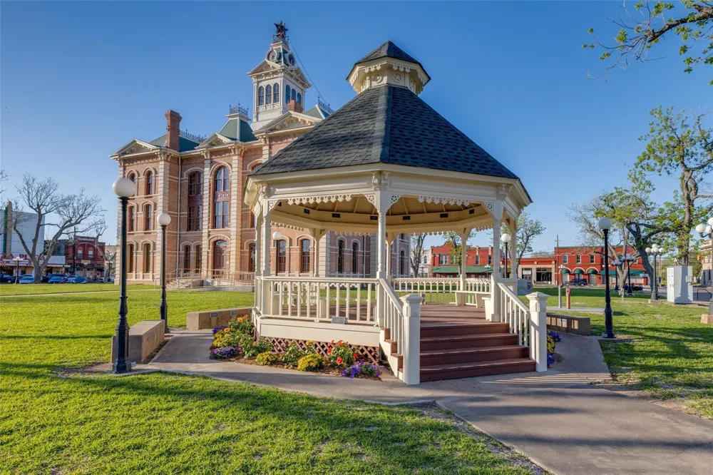 108 Stran Street Wharton, TX 77488