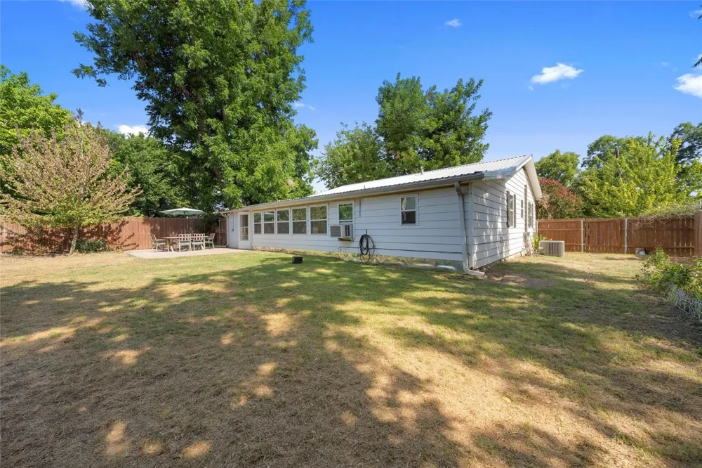 313 E Main Street Fairfield, TX 75840