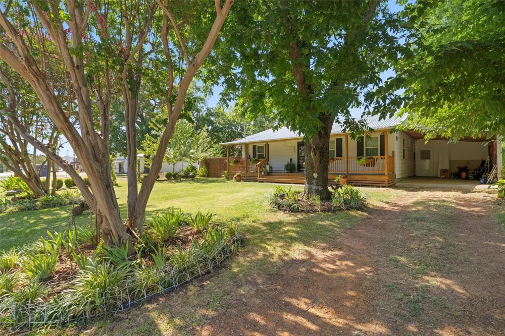 313 E Main Street Fairfield, TX 75840