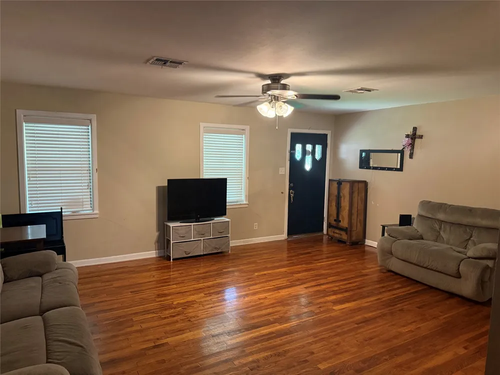 313 E Main Street Fairfield, TX 75840