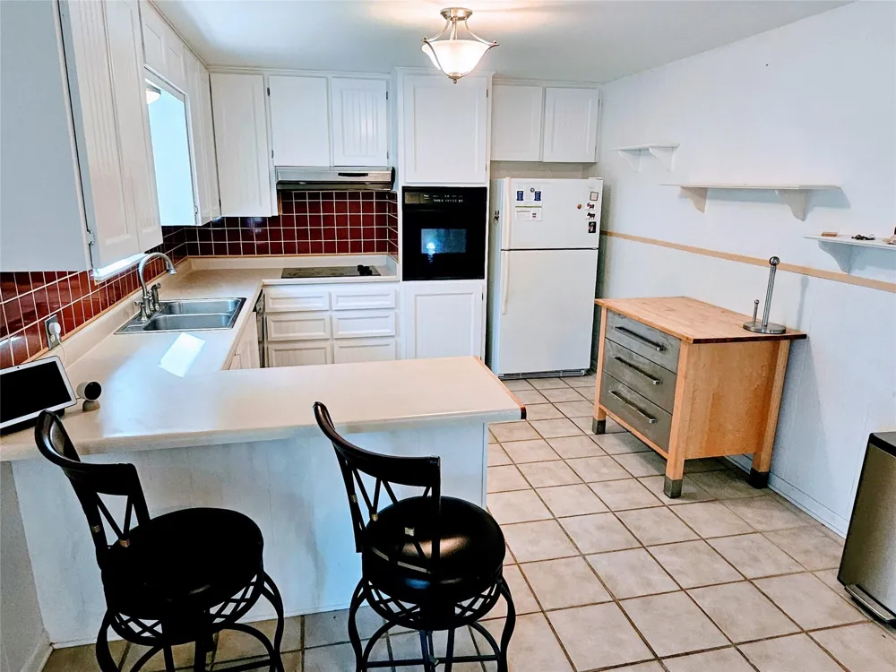 1123 Warbler Drive Kerrville, TX 78028