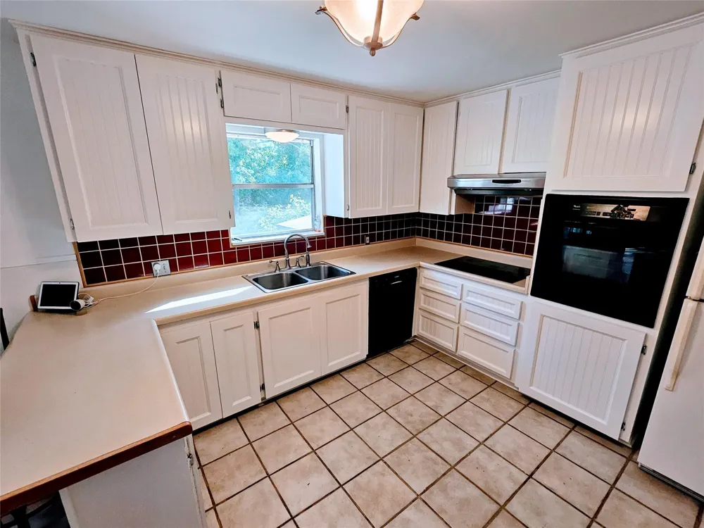 1123 Warbler Drive Kerrville, TX 78028