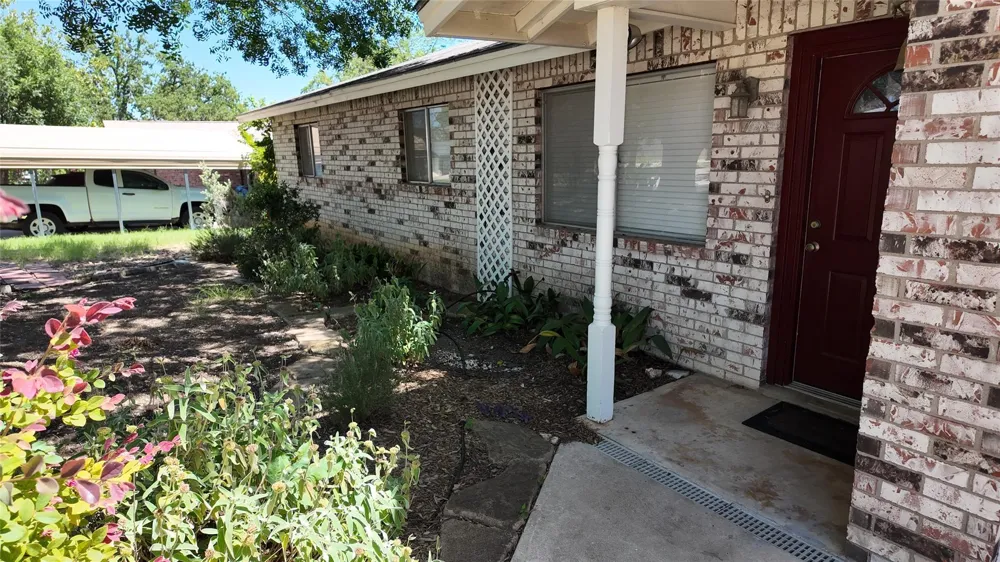 1123 Warbler Drive Kerrville, TX 78028