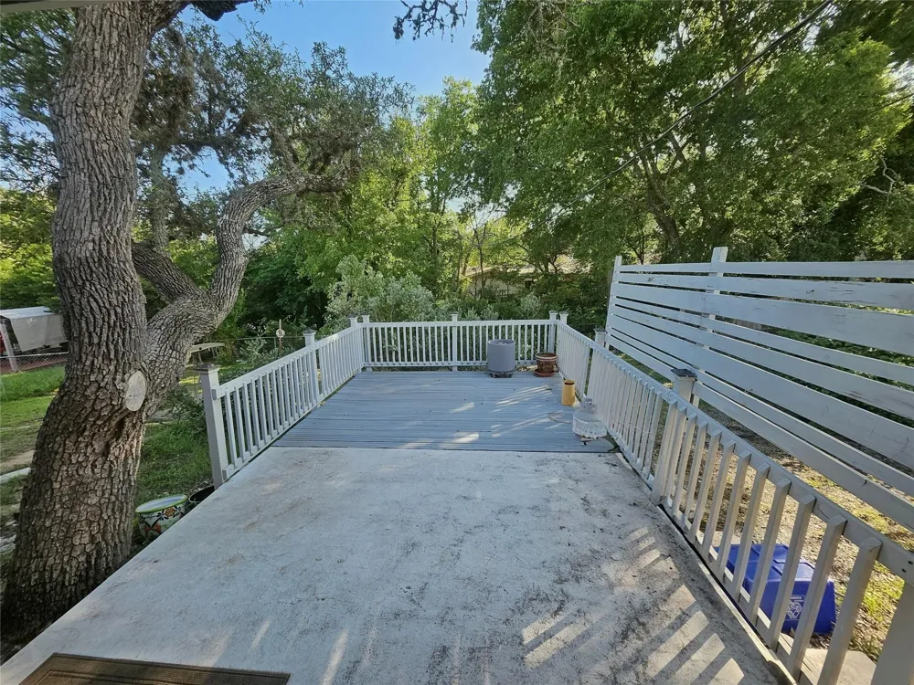 1123 Warbler Drive Kerrville, TX 78028