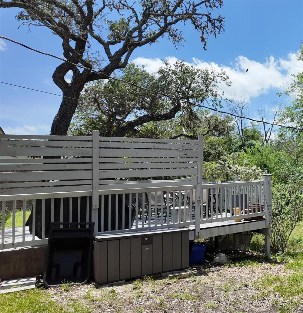 1123 Warbler Drive Kerrville, TX 78028