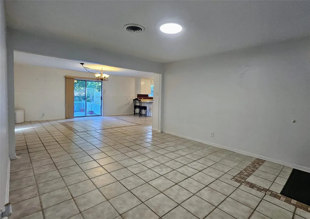 1123 Warbler Drive Kerrville, TX 78028