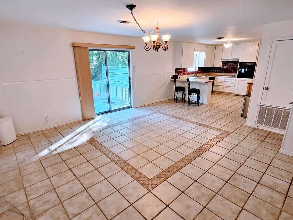 1123 Warbler Drive Kerrville, TX 78028