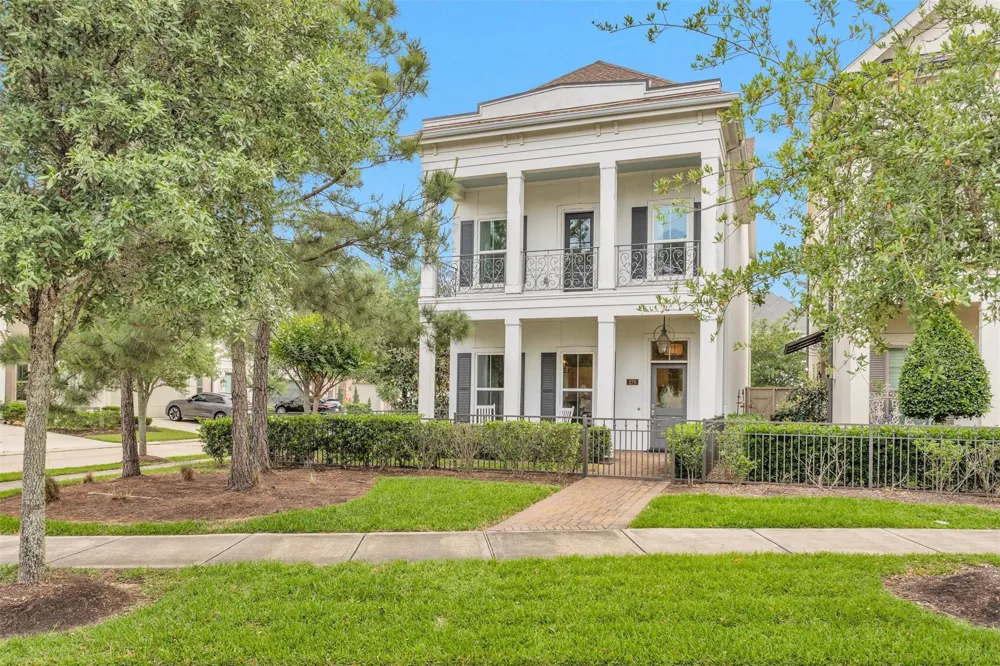 270 Green Boulevard Shenandoah, TX 77384