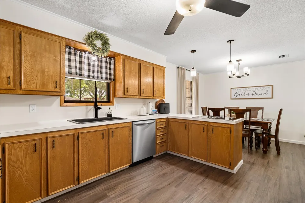 113 Suffolk Lane Hallettsville, TX 77964