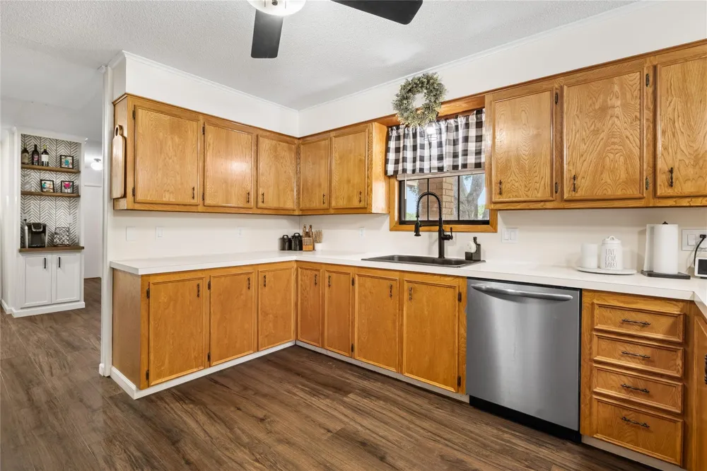 113 Suffolk Lane Hallettsville, TX 77964