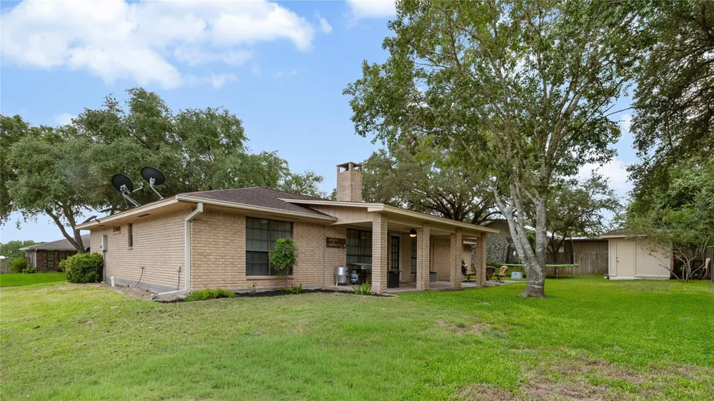 113 Suffolk Lane Hallettsville, TX 77964