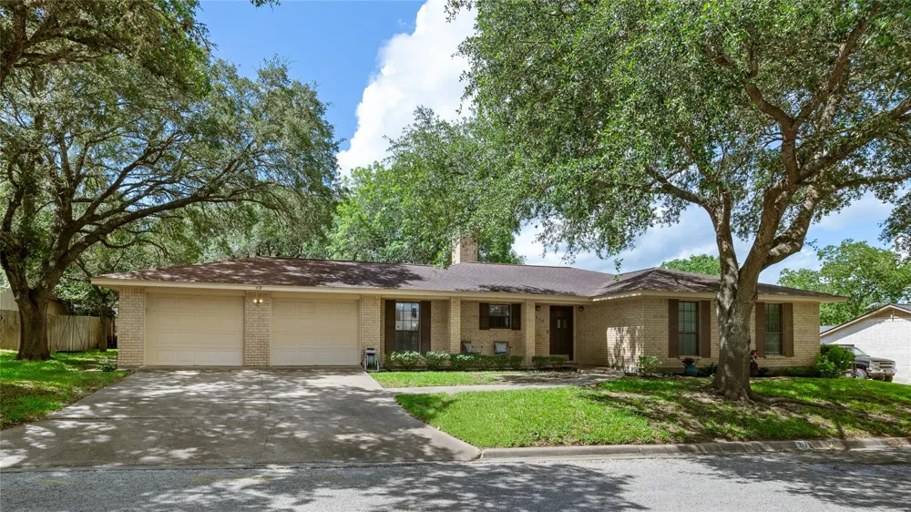 113 Suffolk Lane Hallettsville, TX 77964