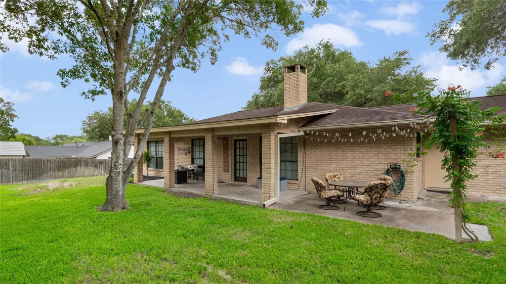 113 Suffolk Lane Hallettsville, TX 77964