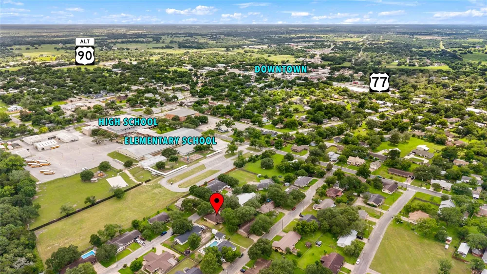 113 Suffolk Lane Hallettsville, TX 77964