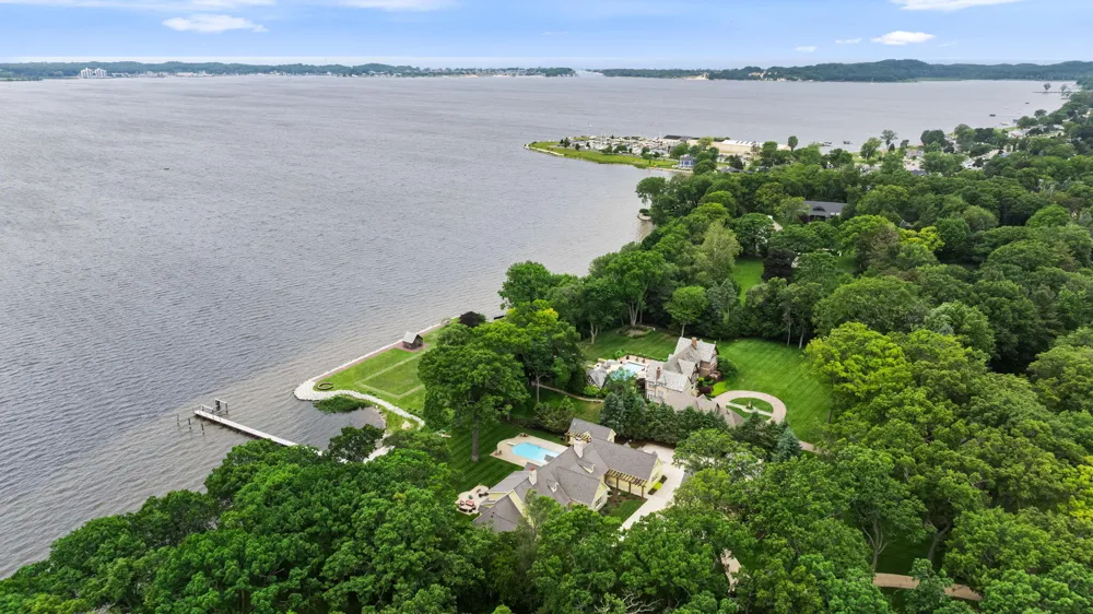 329 W Circle Drive North Muskegon, MI 49445
