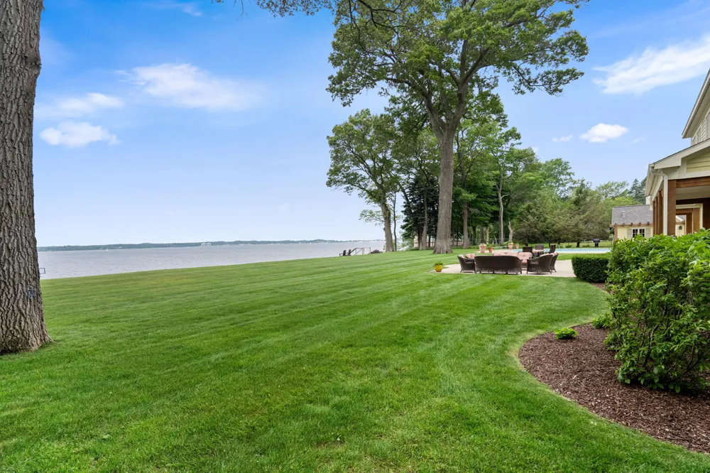 329 W Circle Drive North Muskegon, MI 49445