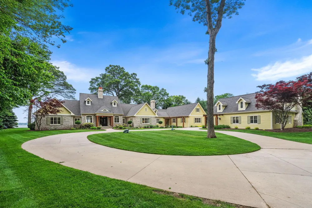 329 W Circle Drive North Muskegon, MI 49445