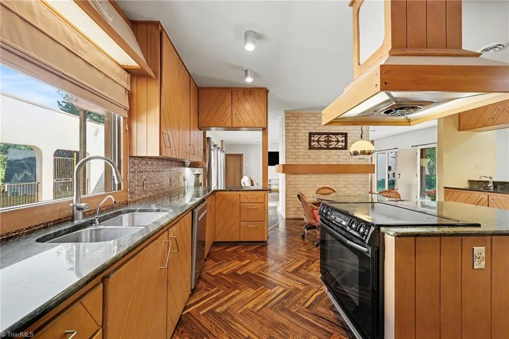 5427 Tallwood Estates Drive Thomasville, NC 27360