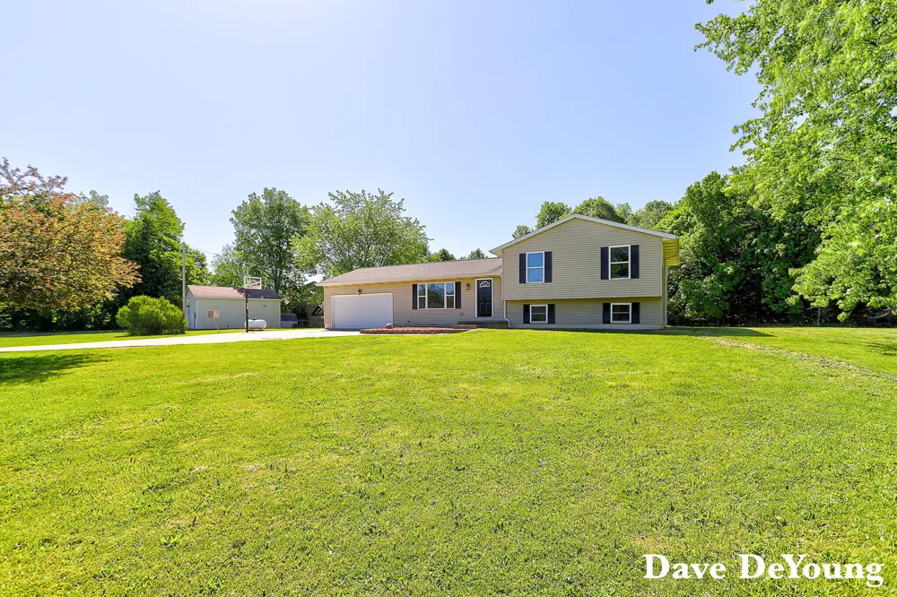 6756 119th Avenue Fennville, MI 49408