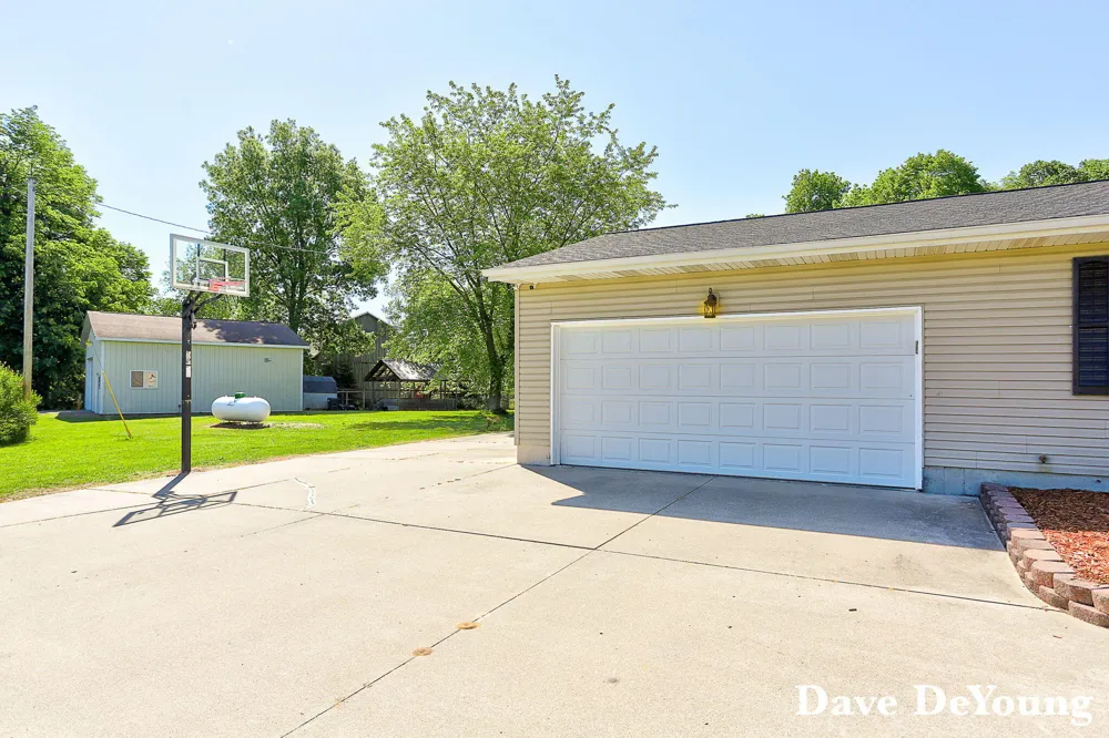 6756 119th Avenue Fennville, MI 49408