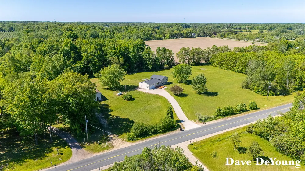 6756 119th Avenue Fennville, MI 49408