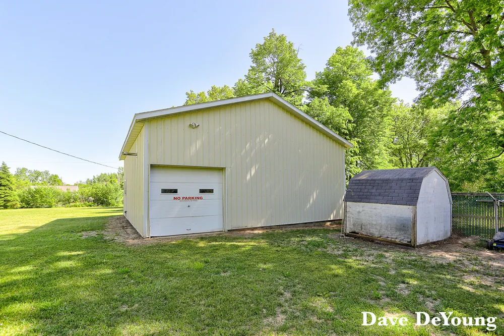 6756 119th Avenue Fennville, MI 49408